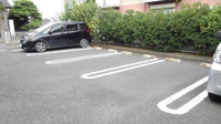 車をお持ちの方に嬉しい駐車場付きの物件です
