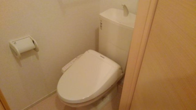 清潔感のあるトイレです