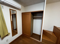 明るい色調の室内です