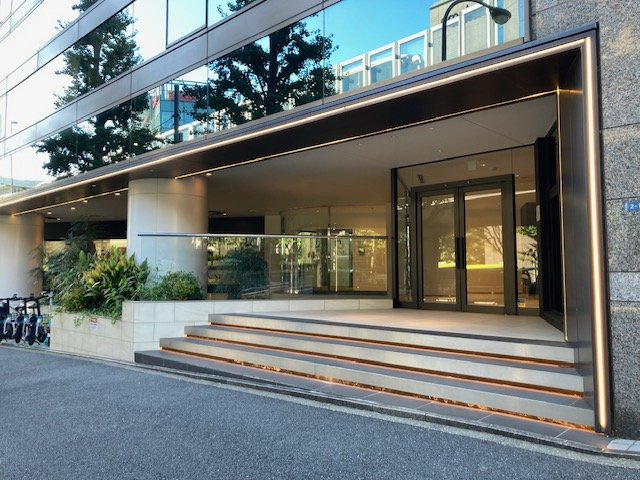 EDGE南青山のエントランス