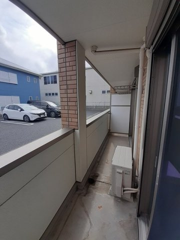 お洗濯にも便利なバルコニー付き