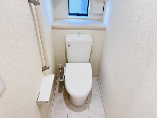 市川市国分３丁目新築戸建のトイレ|温水洗浄暖房便座つきトイレ