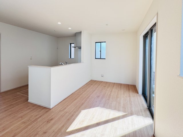 市川市国分３丁目新築戸建の居間・リビング|15帖リビングダイニングキッチン