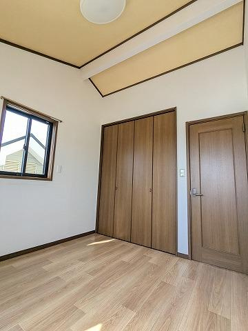 幾野3丁目　中古一戸建ての子供部屋|洋室4.5帖
■物件内覧・資金計画相談・住宅ローン相談、リフォーム相談、お問合せ受付中■
※当日・翌日のご内覧、ご相談はお電話でのお問合せがスムーズです！