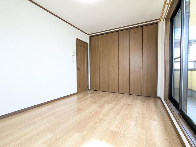 幾野3丁目　中古一戸建ての寝室|洋室6.0帖
■物件内覧・資金計画相談・住宅ローン相談、リフォーム相談、お問合せ受付中■
※当日・翌日のご内覧、ご相談はお電話でのお問合せがスムーズです！