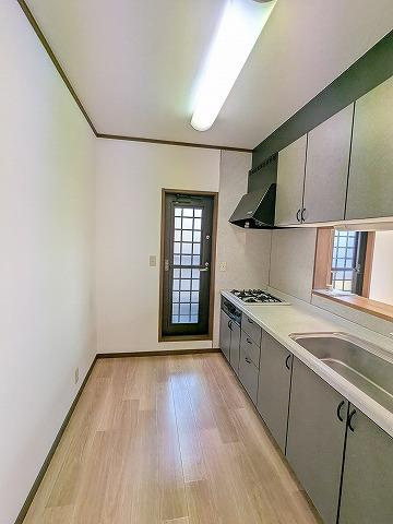 幾野3丁目　中古一戸建てのキッチン|システムキッチン
■物件内覧・資金計画相談・住宅ローン相談、リフォーム相談、お問合せ受付中■
※当日・翌日のご内覧、ご相談はお電話でのお問合せがスムーズです！