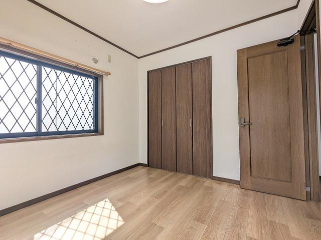 幾野3丁目　中古一戸建ての洋室|洋室4.5帖
■物件内覧・資金計画相談・住宅ローン相談、リフォーム相談、お問合せ受付中■
※当日・翌日のご内覧、ご相談はお電話でのお問合せがスムーズです！
