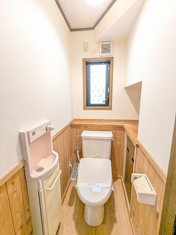 幾野3丁目　中古一戸建てのトイレ|温水洗浄便座
■物件内覧・資金計画相談・住宅ローン相談、リフォーム相談、お問合せ受付中■
※当日・翌日のご内覧、ご相談はお電話でのお問合せがスムーズです！