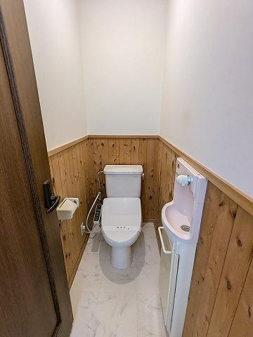 幾野3丁目　中古一戸建ての内装|トイレ２ヶ所あります
■物件内覧・資金計画相談・住宅ローン相談、リフォーム相談、お問合せ受付中■
※当日・翌日のご内覧、ご相談はお電話でのお問合せがスムーズです！