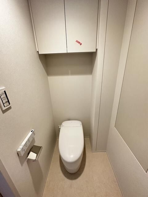 ＯＮＥ　ＲＯＯＦ　ＲＥＳＩＤＥＮＣＥ　ＮＩＳＨＩＮＩＰＰＯＲＩのトイレ