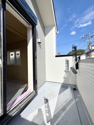 練馬区上石神井4丁目　南道路幅員約7m　新築分譲住宅全2棟のバルコニー|2号棟