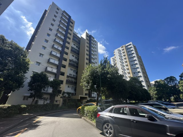 横濱若葉台団地4－8号棟