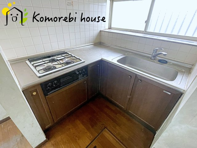 上尾市平塚　中古戸建のキッチン|キッチンでお料理をお楽しみください