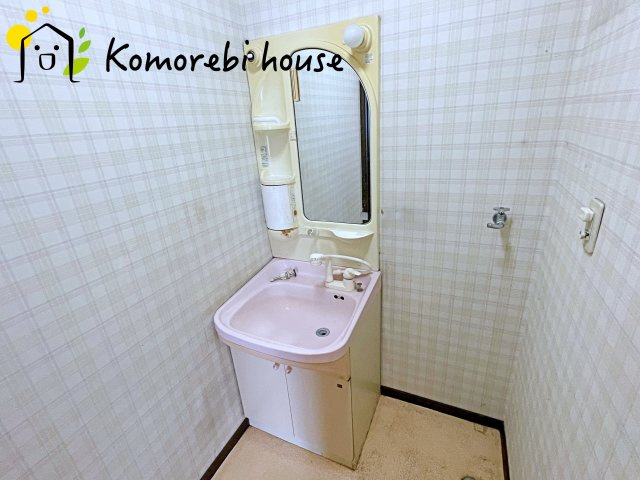 上尾市平塚　中古戸建の独立洗面台|使いやすい独立洗面台です