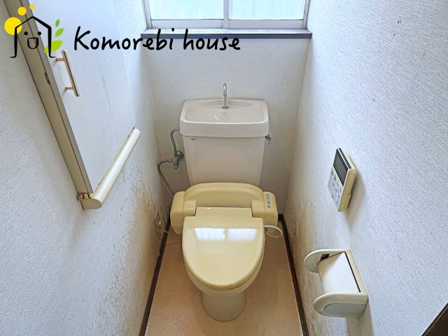 上尾市平塚　中古戸建のトイレ|落ち着いた色調のトイレです