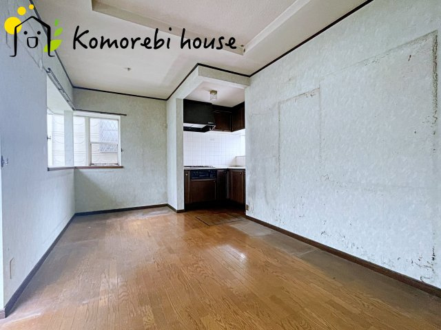 上尾市平塚　中古戸建の居間・リビング|ゆったりとしたリビングです