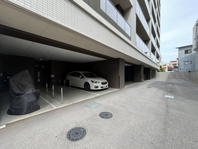 レ・ジェイド森ノ宮の駐車場