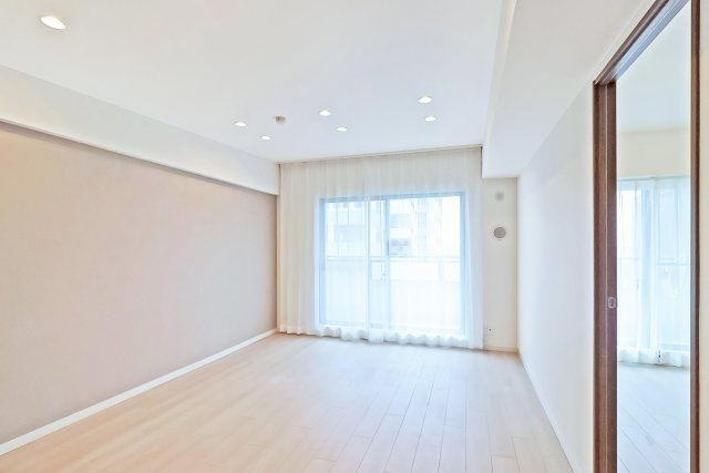 藤和ハイタウン練馬の居間・リビング|藤和ハイタウン練馬：リビングからワイドバルコニーへ出ることが可能です！