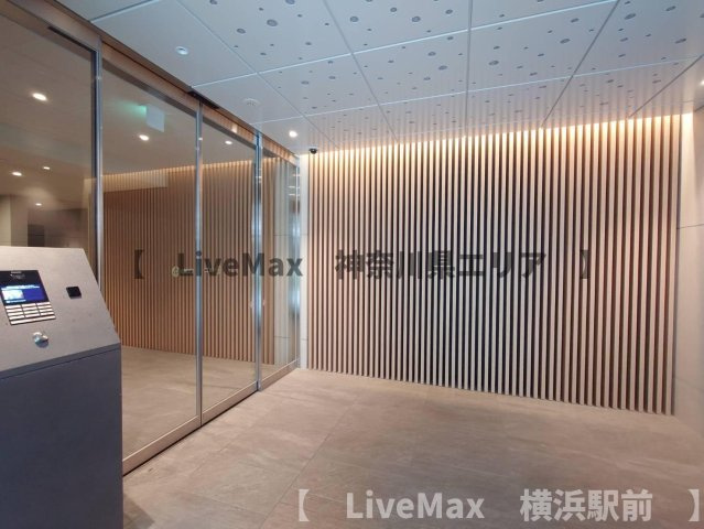 【エントランス】ドゥーエ横濱鶴見