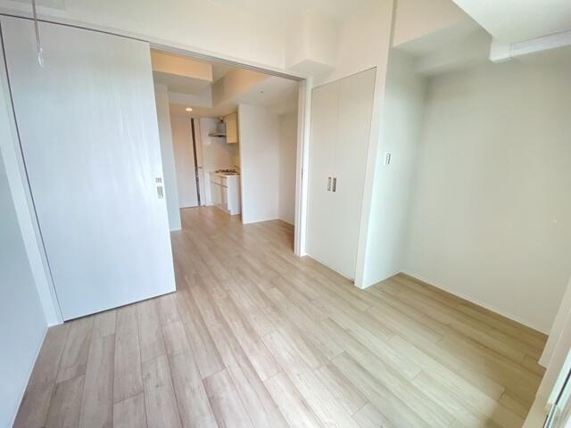 ＯＮＥ　ＲＯＯＦ　ＲＥＳＩＤＥＮＣＥ　ＮＩＳＨＩＮＩＰＰＯＲＩの居間・リビング