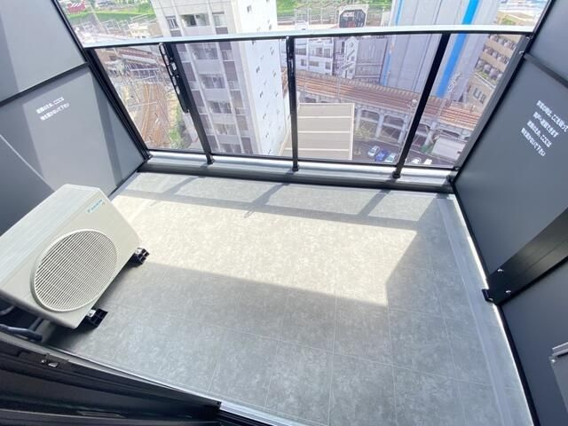 ＯＮＥ　ＲＯＯＦ　ＲＥＳＩＤＥＮＣＥ　ＮＩＳＨＩＮＩＰＰＯＲＩのバルコニー