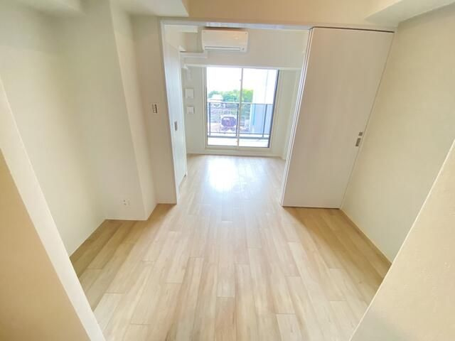 ＯＮＥ　ＲＯＯＦ　ＲＥＳＩＤＥＮＣＥ　ＮＩＳＨＩＮＩＰＰＯＲＩの居間・リビング