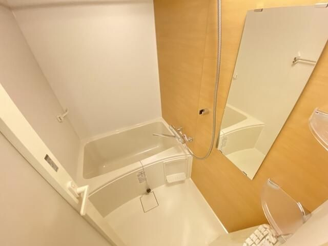 ＯＮＥ　ＲＯＯＦ　ＲＥＳＩＤＥＮＣＥ　ＮＩＳＨＩＮＩＰＰＯＲＩの浴室