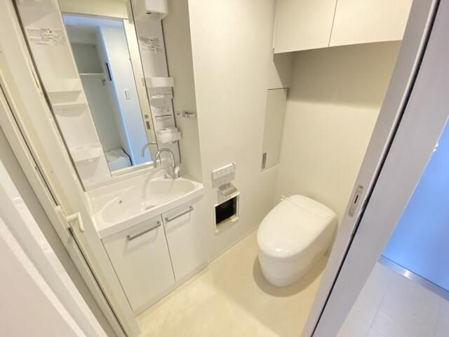 ＯＮＥ　ＲＯＯＦ　ＲＥＳＩＤＥＮＣＥ　ＮＩＳＨＩＮＩＰＰＯＲＩのトイレ