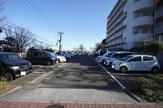 【駐車場】 | ヒルズ南戸塚～仲介手数料無料～ | カースペースがあります