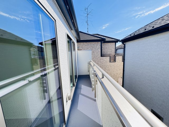 市川市国分３丁目新築戸建のバルコニー|南向きワイドバルコニー・日当たり良好♪