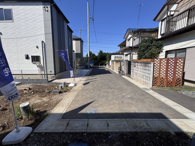 市川市国分３丁目新築戸建の前面道路含む現地写真|西側前面道路・幅員約4.5ｍ