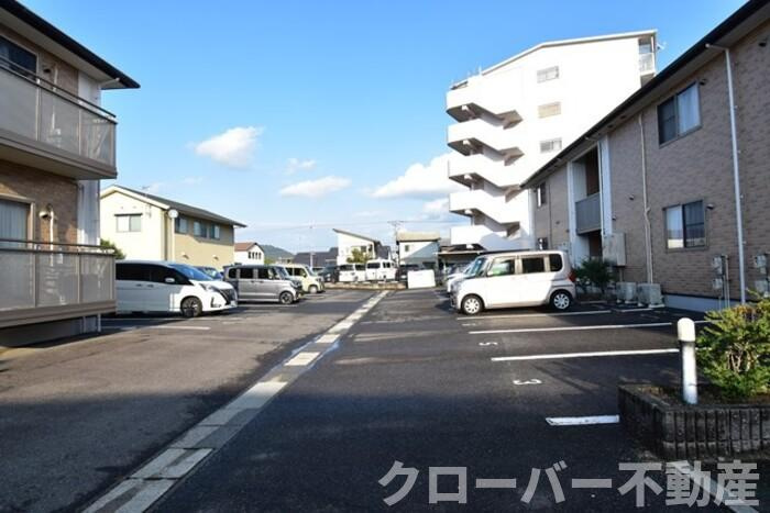 リースランド中府 Ａの駐車場|駐車場