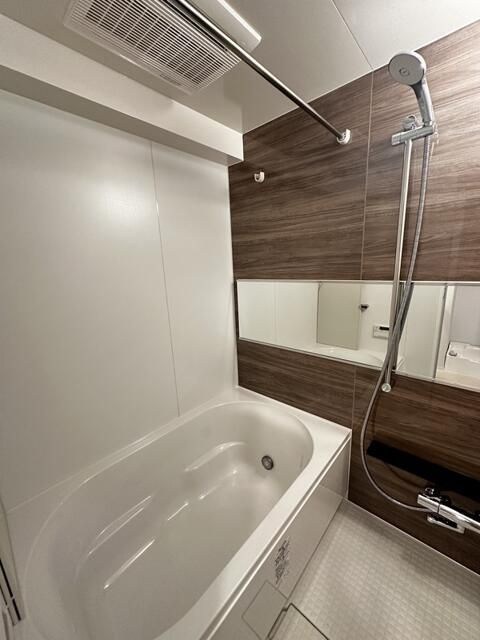 ＯＮＥ　ＲＯＯＦ　ＲＥＳＩＤＥＮＣＥ　ＮＩＳＨＩＮＩＰＰＯＲＩの浴室