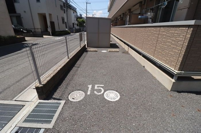 パインヒルズ胡録台の駐車場