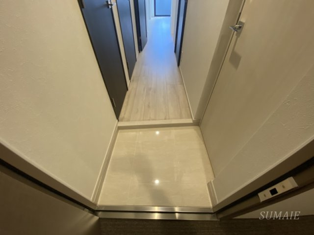 Augusta Residence 新小岩の玄関|収納もある玄関です