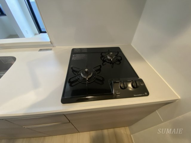 Augusta Residence 新小岩のキッチン|二口ガスコンロです