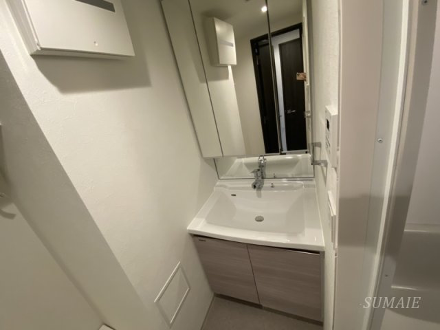 Augusta Residence 新小岩の洗面所|独立洗面台付き