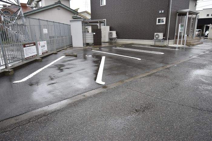 D-room千原崎の駐車場
