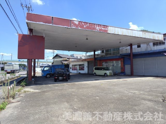 ６２３１６　岐阜市芥見堀田給油所の外観