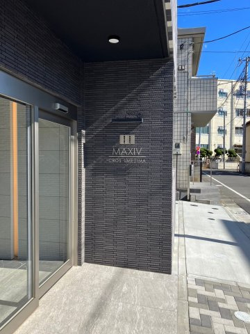 MAXIV CROS梅島のエントランス