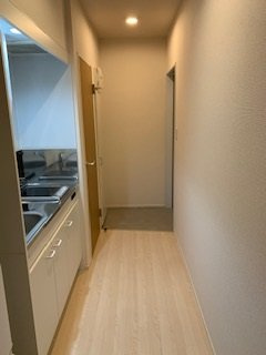 【玄関】 | ヴィアロ東伏見レジデンス | キッチン前通路