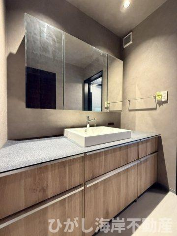 茅ヶ崎市芹沢　新築戸建　全２棟の独立洗面台|三面鏡化粧台