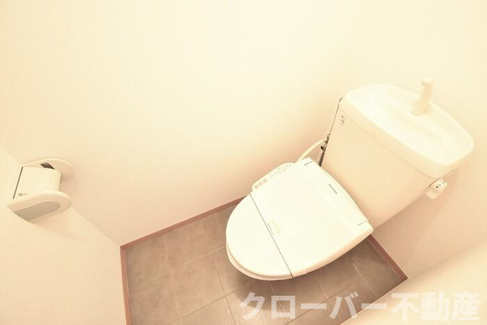 ベルシャトル B棟のトイレ|温水洗浄暖房便座