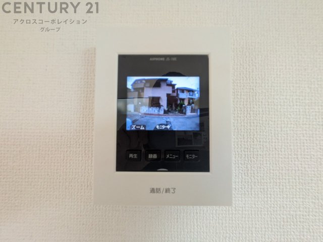 訪問者が来たときにテレビ画面で確認できるため、安心してドアを開けられます。録画機能があるものもあり、留守中に来訪者を記録しておくことができます。利便性が高く、セキュリティ面でも安心です。
