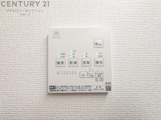 暖房機能があるため、冬場でも温かい浴室で入浴でき、乾燥機能があるため、水気を素早く取り除けます。また、換気機能があるため、湿気を素早く排出してカビや雑菌の発生を防ぐことができます。