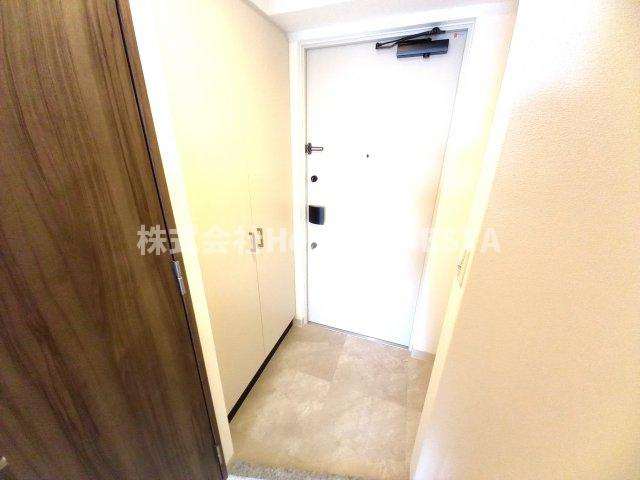 エステムコート神戸湊町の玄関