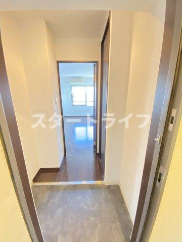 大阪市淀川区東三国１丁目の賃貸マンションの玄関
