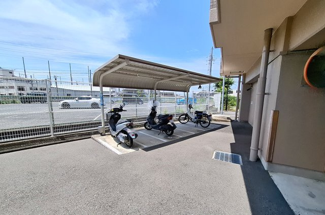 ウェルヤード東貝塚のその他共用部分|バイク置場