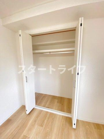 大阪市淀川区木川東３丁目の賃貸マンションの収納