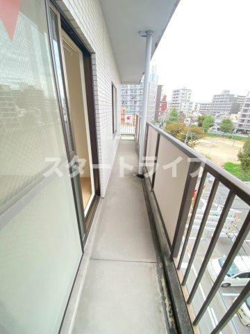 大阪市淀川区木川東３丁目の賃貸マンションのバルコニー
